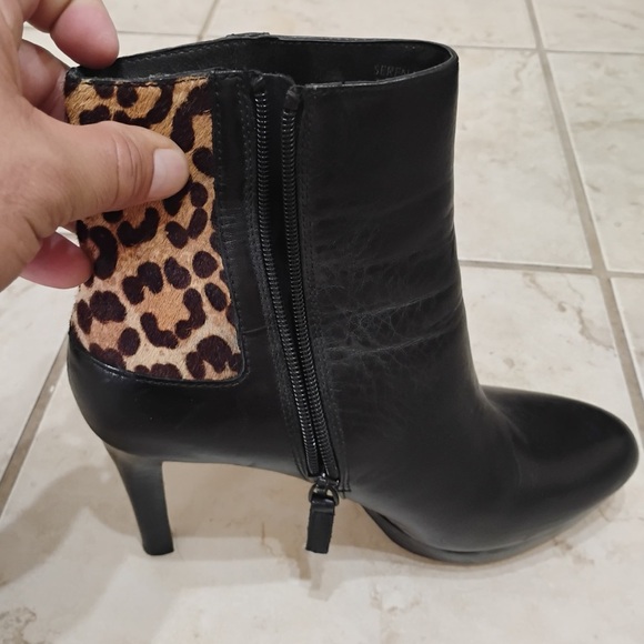 Tahari Serena Black Sleek Leopard Booties Point Toe Zip Up Faux Fur Size 7 - Picture 2 of 15